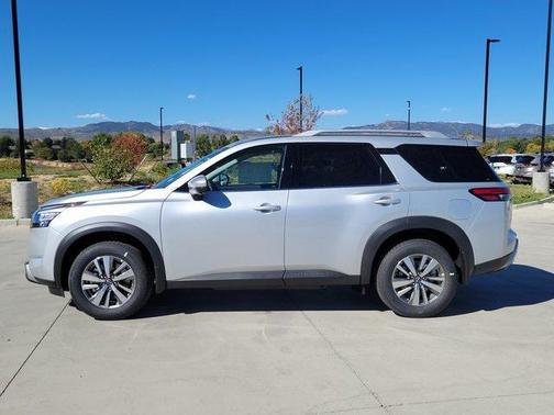 2025 Nissan Pathfinder SL 4WD