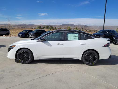 Aspen White Tricoat/Super Black 2026 Nissan Sentra SR