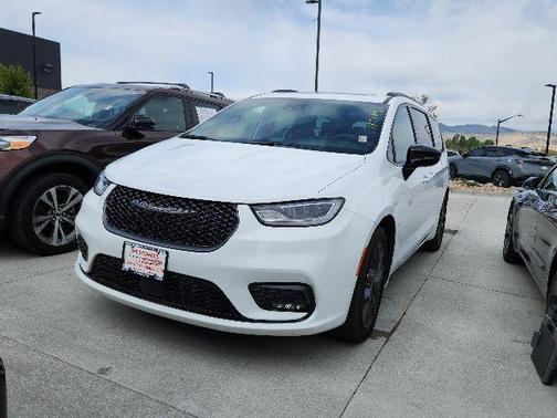 Bright White Clearcoat 2025 Chrysler Pacifica Limited