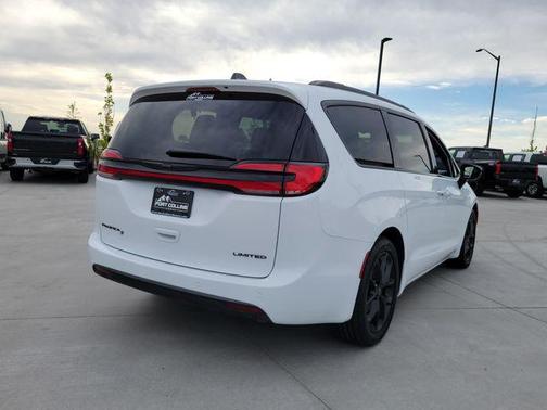 Bright White Clearcoat 2025 Chrysler Pacifica Limited