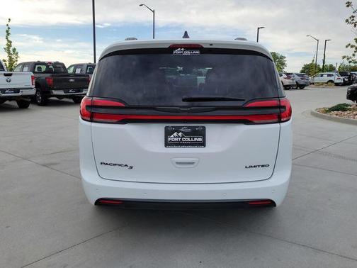 Bright White Clearcoat 2025 Chrysler Pacifica Limited