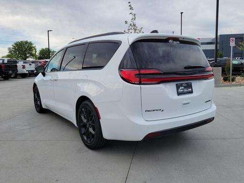 Bright White Clearcoat 2025 Chrysler Pacifica Limited