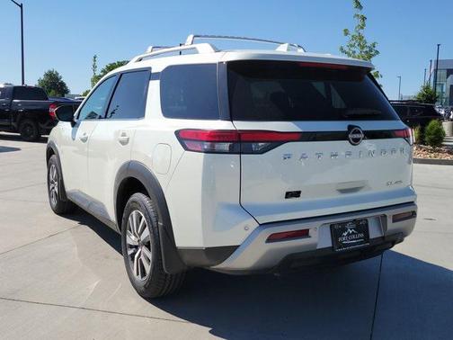 2022 Nissan Pathfinder SL 4WD