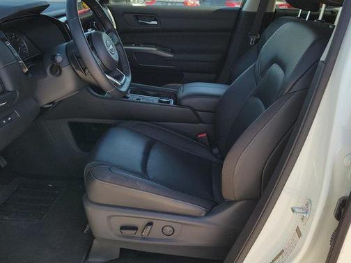 2022 Nissan Pathfinder SL 4WD