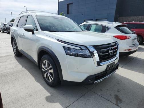 2022 Nissan Pathfinder SL 4WD