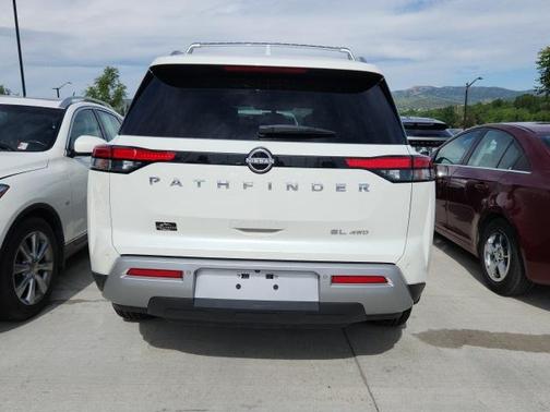 2022 Nissan Pathfinder SL 4WD