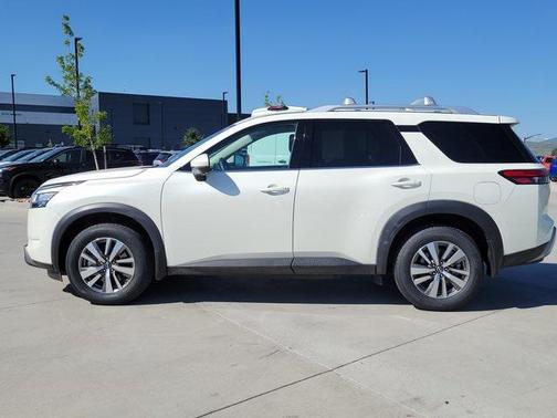 2022 Nissan Pathfinder SL 4WD