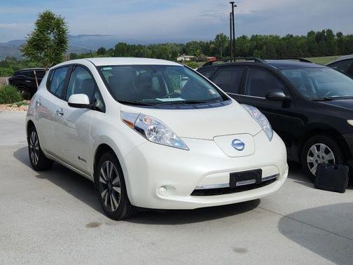 Pearl White 2017 Nissan Leaf SV