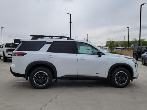 Everest White Pearl Tricoat 2026 Nissan Pathfinder Rock Creek
