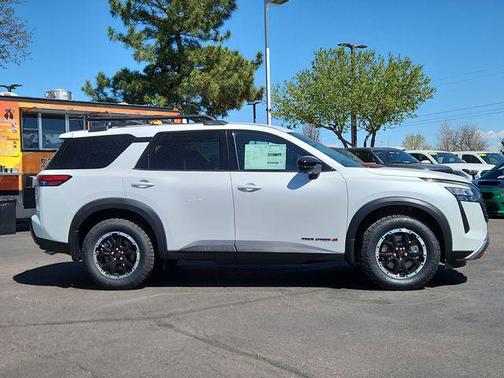 Everest White Pearl Tricoat 2026 Nissan Pathfinder Rock Creek