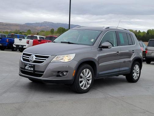 Alpine Gray Metallic 2011 Volkswagen Tiguan SE