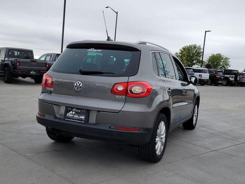 Alpine Gray Metallic 2011 Volkswagen Tiguan SE