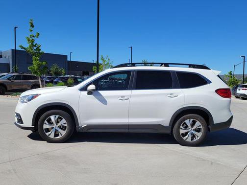 Crystal White Pearl 2022 Subaru Ascent Premium 7-Passenger