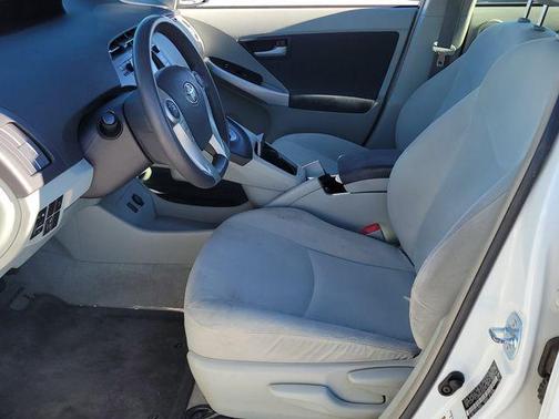 2010 Toyota Prius III