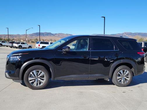 2025 Nissan Pathfinder SL 4WD