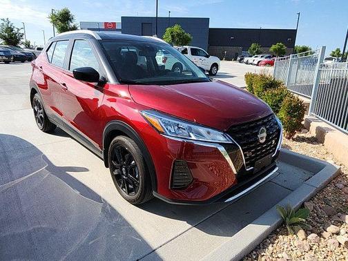 Scarlet Ember Tintcoat/Super Black 2024 Nissan Kicks SV