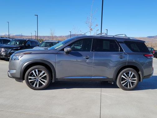 2025 Nissan Pathfinder Platinum 4WD