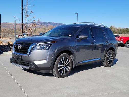 2025 Nissan Pathfinder Platinum 4WD
