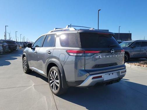 2025 Nissan Pathfinder Platinum 4WD