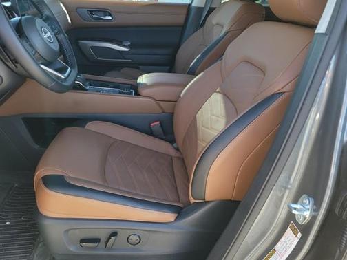 2025 Nissan Pathfinder Platinum 4WD