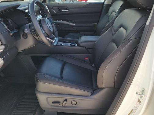 2024 Nissan Pathfinder SL 4WD