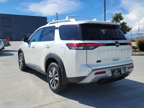 2024 Nissan Pathfinder SL 4WD