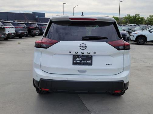 Everest White Pearl Tricoat 2026 Nissan Rogue Dark Armor