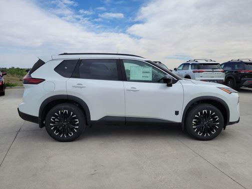 Everest White Pearl Tricoat 2026 Nissan Rogue Dark Armor