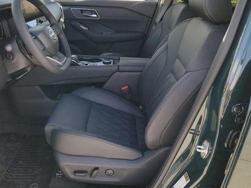 Obsidian Green 2026 Nissan Rogue Platinum