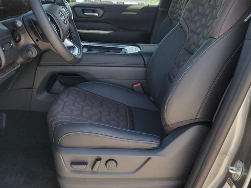 2025 Nissan Armada Platinum 4WD