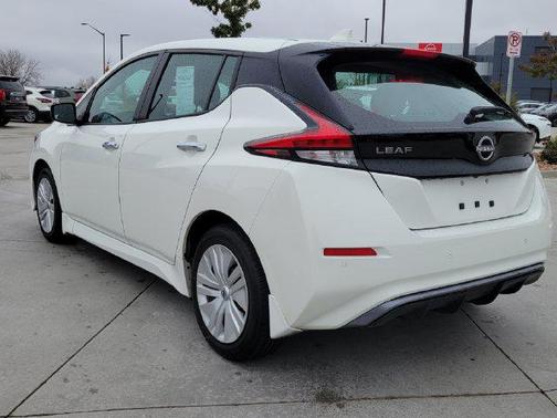 Glacier White 2025 Nissan Leaf S