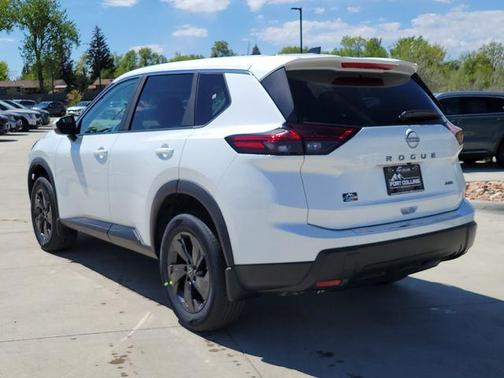 Everest White Pearl Tricoat 2026 Nissan Rogue SV