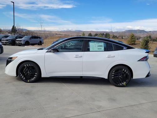 Aspen White Tricoat/Super Black 2026 Nissan Sentra SR