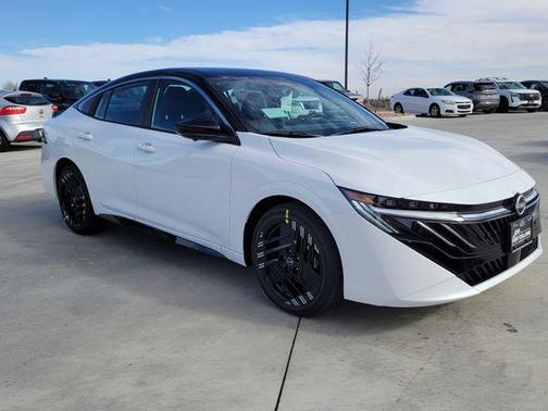 Aspen White Tricoat/Super Black 2026 Nissan Sentra SR