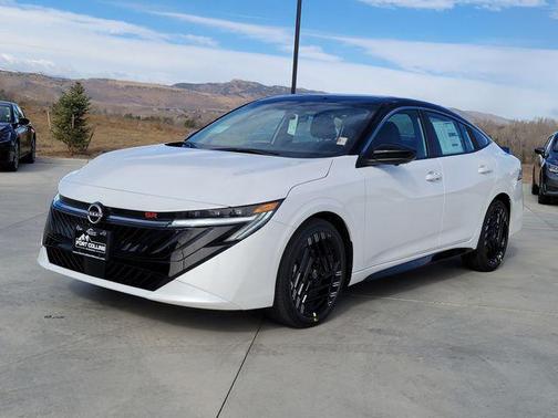 Aspen White Tricoat/Super Black 2026 Nissan Sentra SR