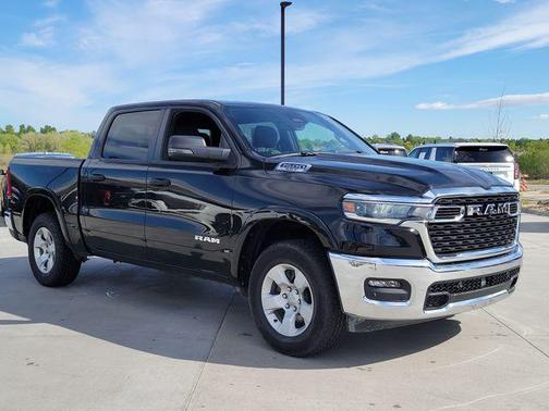 Diamond Black Crystal Pearlcoat 2025 RAM 1500 Big Horn/Lone Star