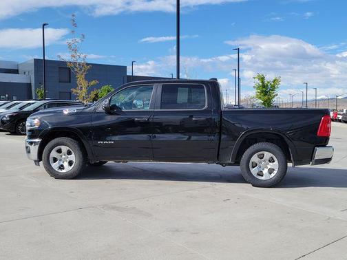 Diamond Black Crystal Pearlcoat 2025 RAM 1500 Big Horn/Lone Star