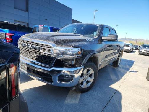 Diamond Black Crystal Pearlcoat 2025 RAM 1500 Big Horn/Lone Star