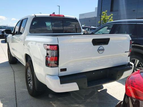 Glacier White 2025 Nissan Frontier SV