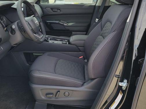 Super Black 2026 Nissan Pathfinder SV