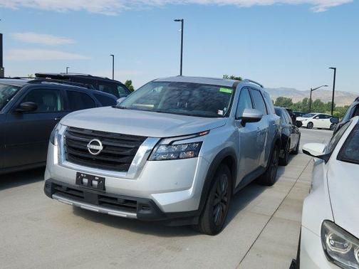 Brilliant Silver Metallic 2025 Nissan Pathfinder SL 4WD