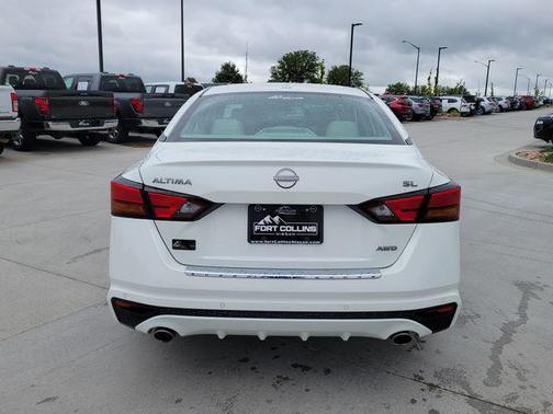 Pearl White Tricoat 2023 Nissan Altima 2.5 SL