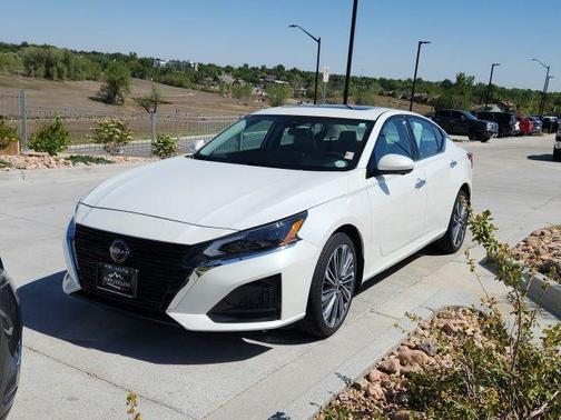 Pearl White Tricoat 2023 Nissan Altima 2.5 SL