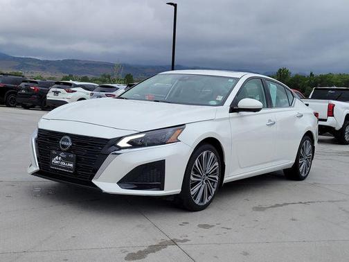 Pearl White Tricoat 2023 Nissan Altima 2.5 SL