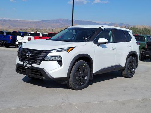 Everest White Pearl Tricoat 2026 Nissan Rogue SV