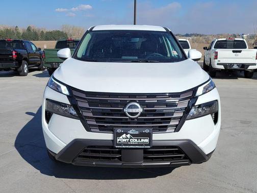 Everest White Pearl Tricoat 2026 Nissan Rogue SV