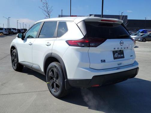 Everest White Pearl Tricoat 2026 Nissan Rogue SV