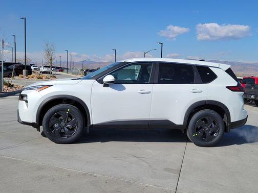Everest White Pearl Tricoat 2026 Nissan Rogue SV