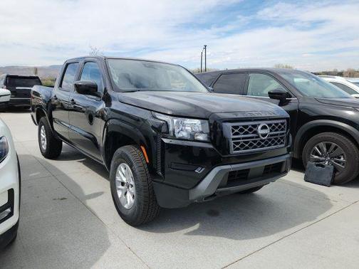 Super Black 2024 Nissan Frontier SV