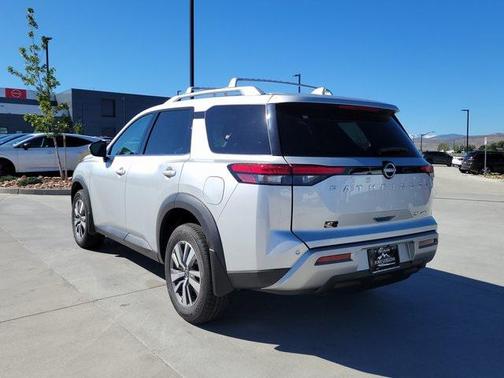 2025 Nissan Pathfinder SL 4WD